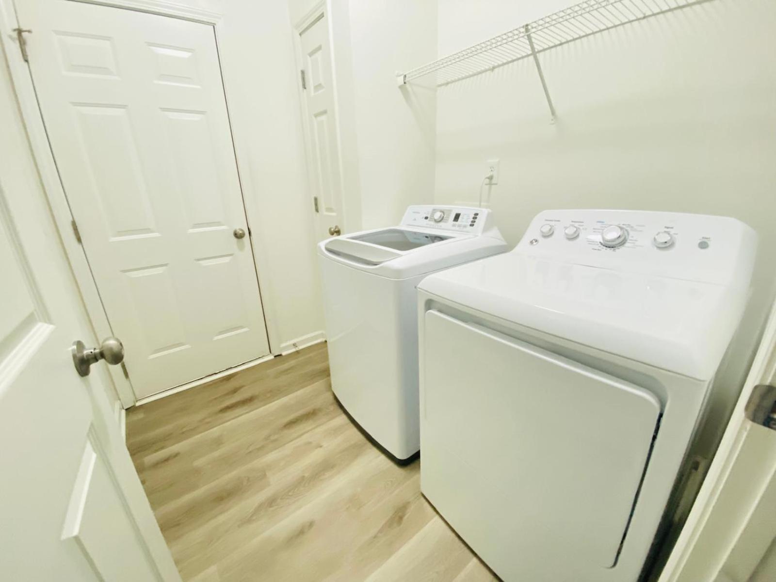Spacious Room With Shared Bathroom Raleigh Exterior photo