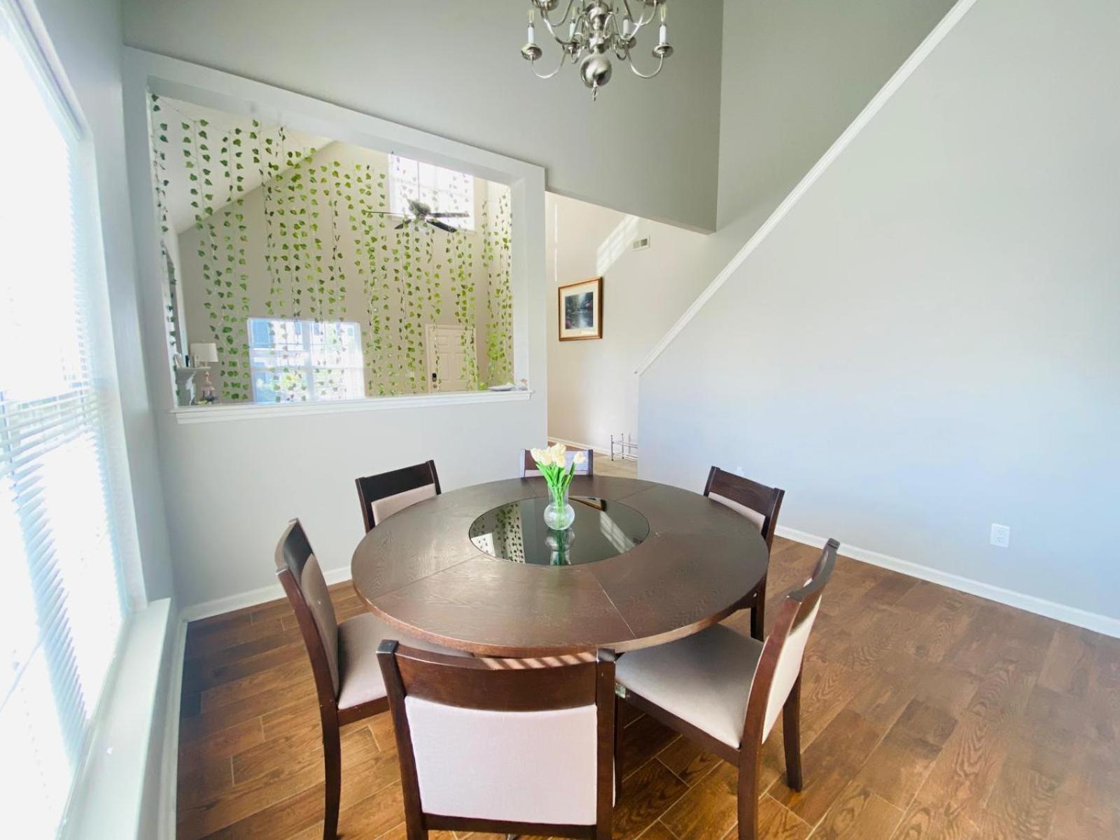 Spacious Room With Shared Bathroom Raleigh Exterior photo